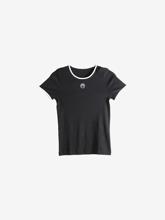 Black t-shirt,front view