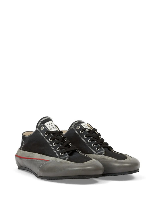 Black shoes, front view