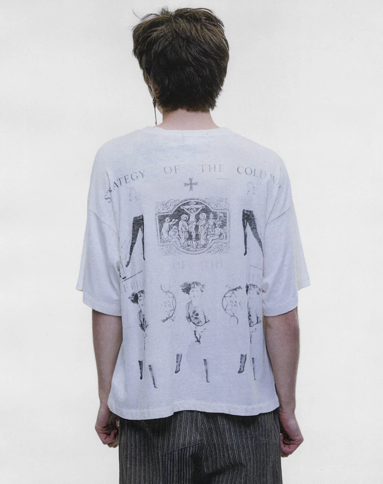 White t-shirt, full body view