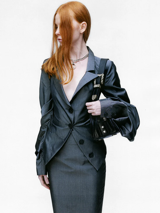 Black bag worn by a person, showing the bags fit