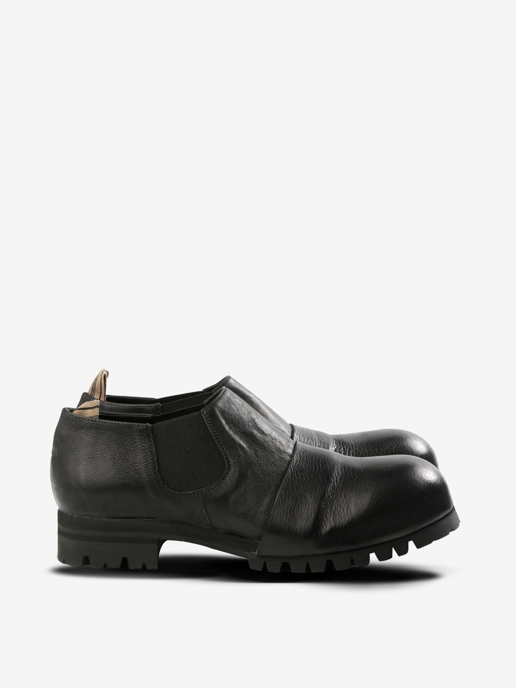 Black shoes, front view