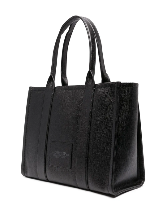 Blakc bag, side view