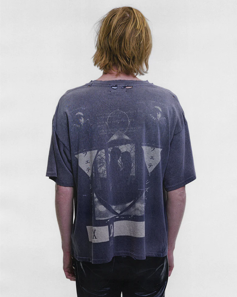 Brown t-shirt, full body view