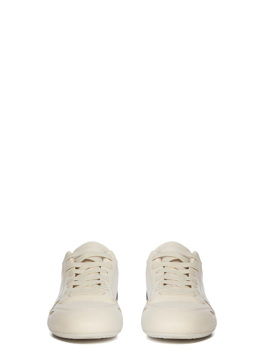 White shoes,front view