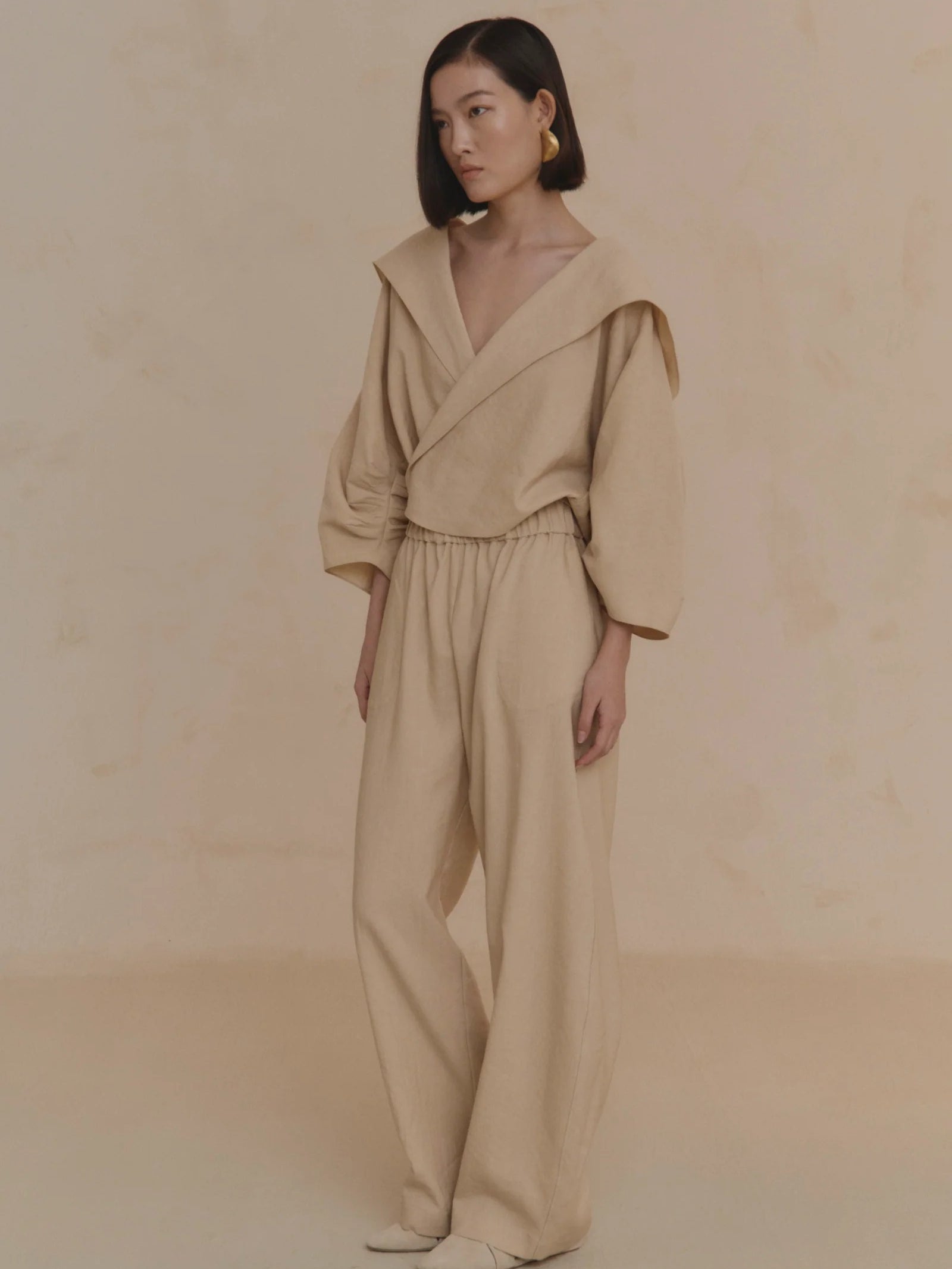 Tan pants,full body view