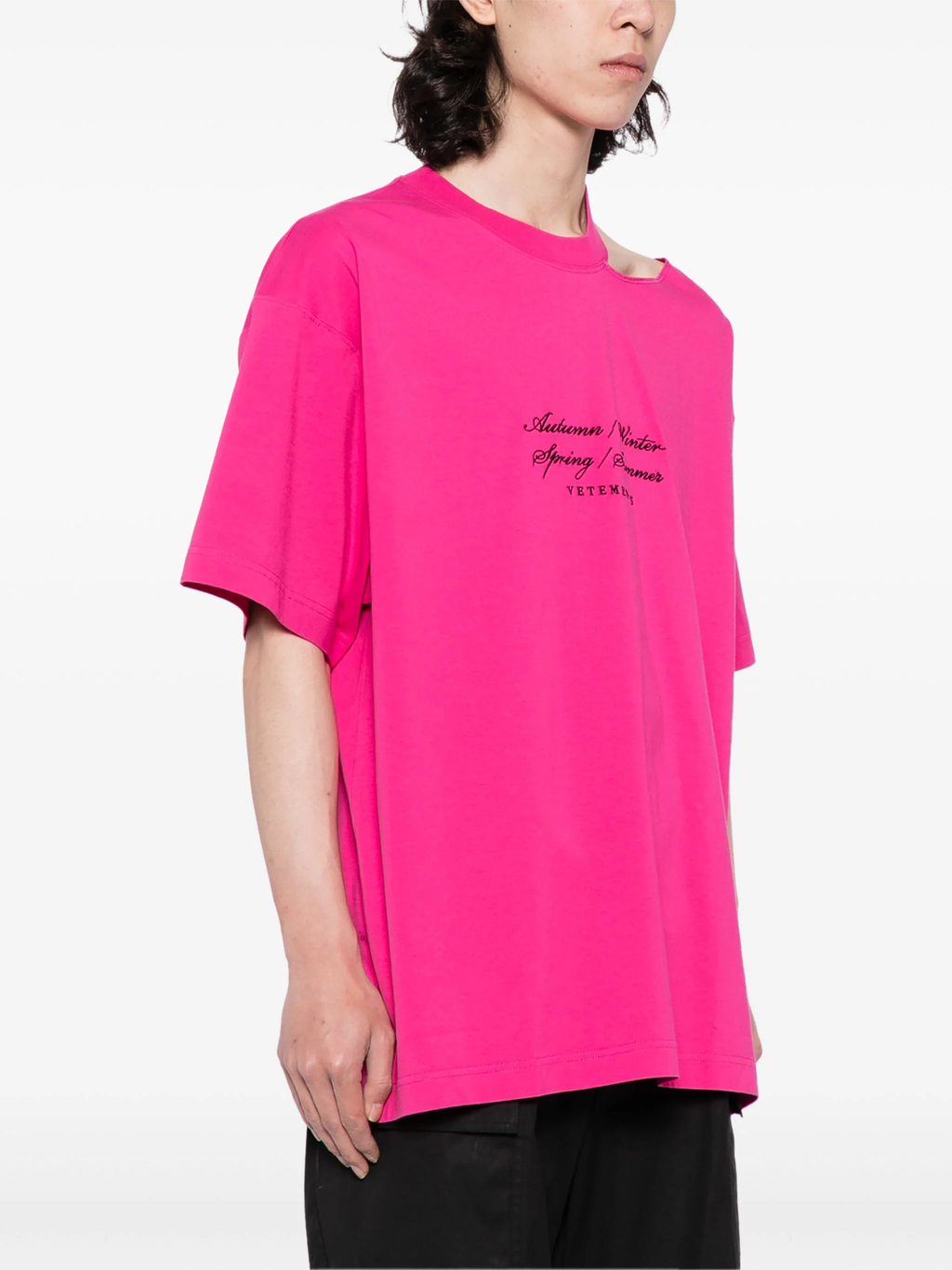 VETEMENTS Unisex Open Shoulder 4 Seasons Embroidered T-Shirt