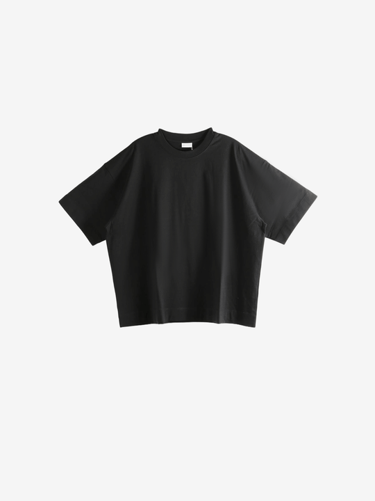 Black t-shirt,front view