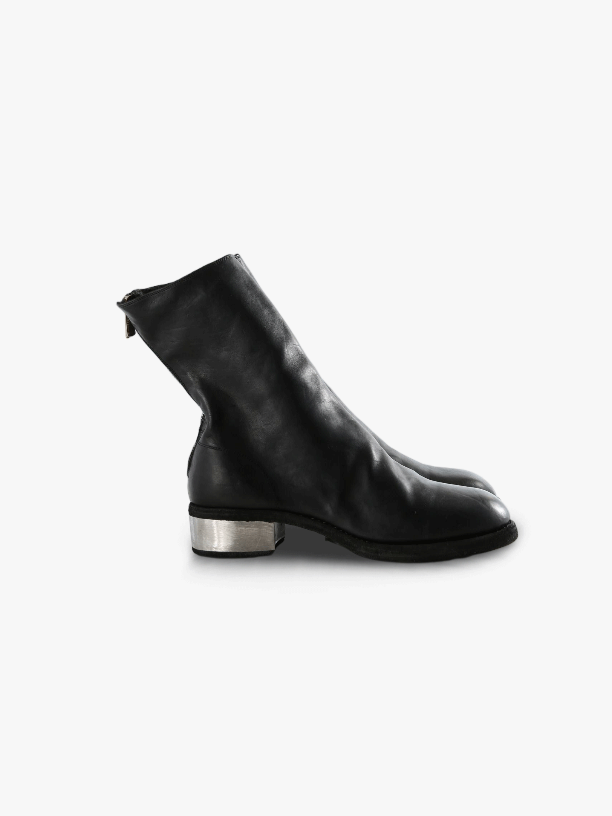 Black boots, front view