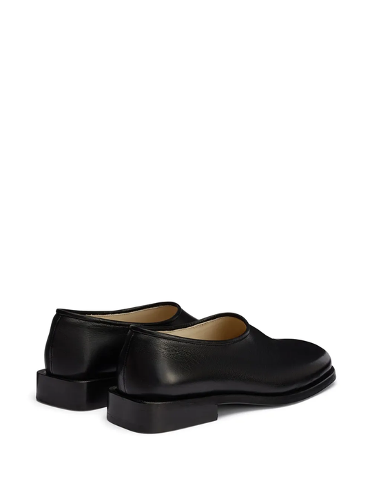 Black shoes, back view