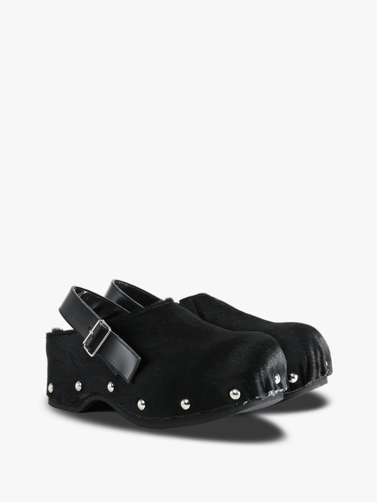 Black shoes, front view