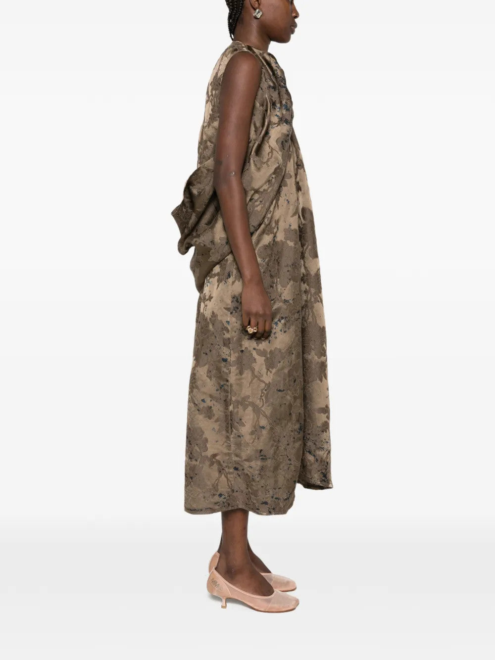 Brown dress, front view