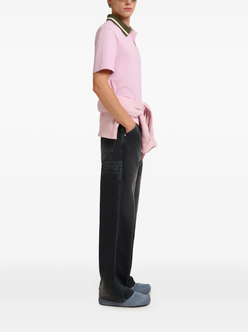 pink t-shirt, full body view