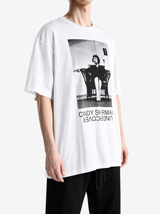 White t-shirt, full body view
