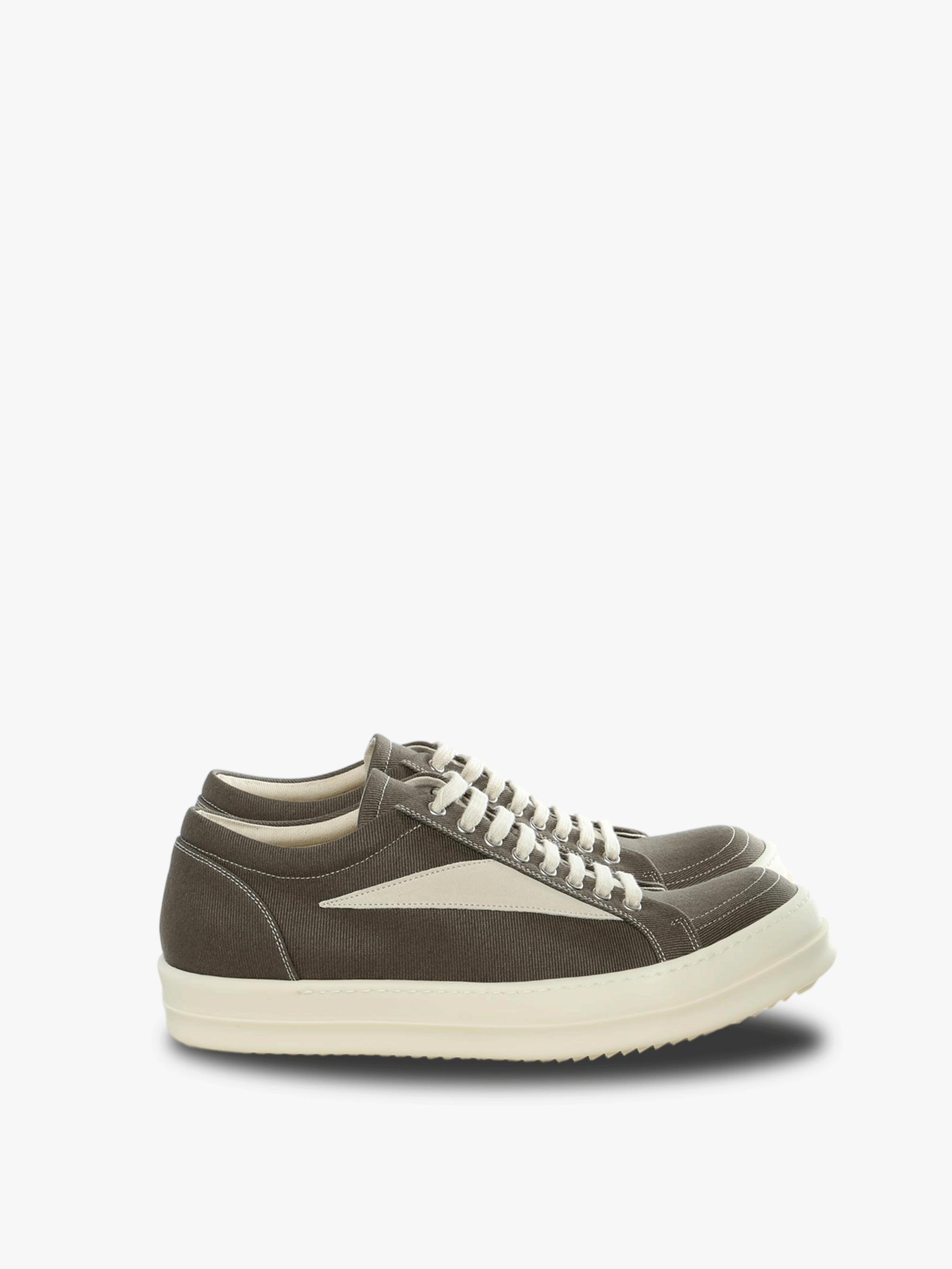 Brown sneaker,front view