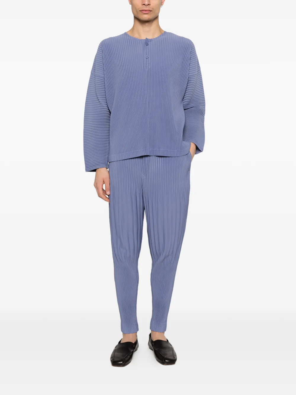 blue t-shirts,full body view