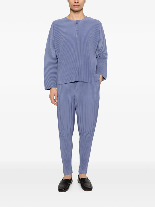 blue t-shirts,full body view