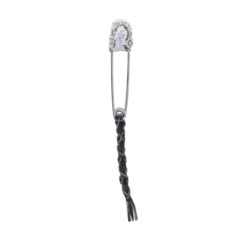 Black accessories, front view