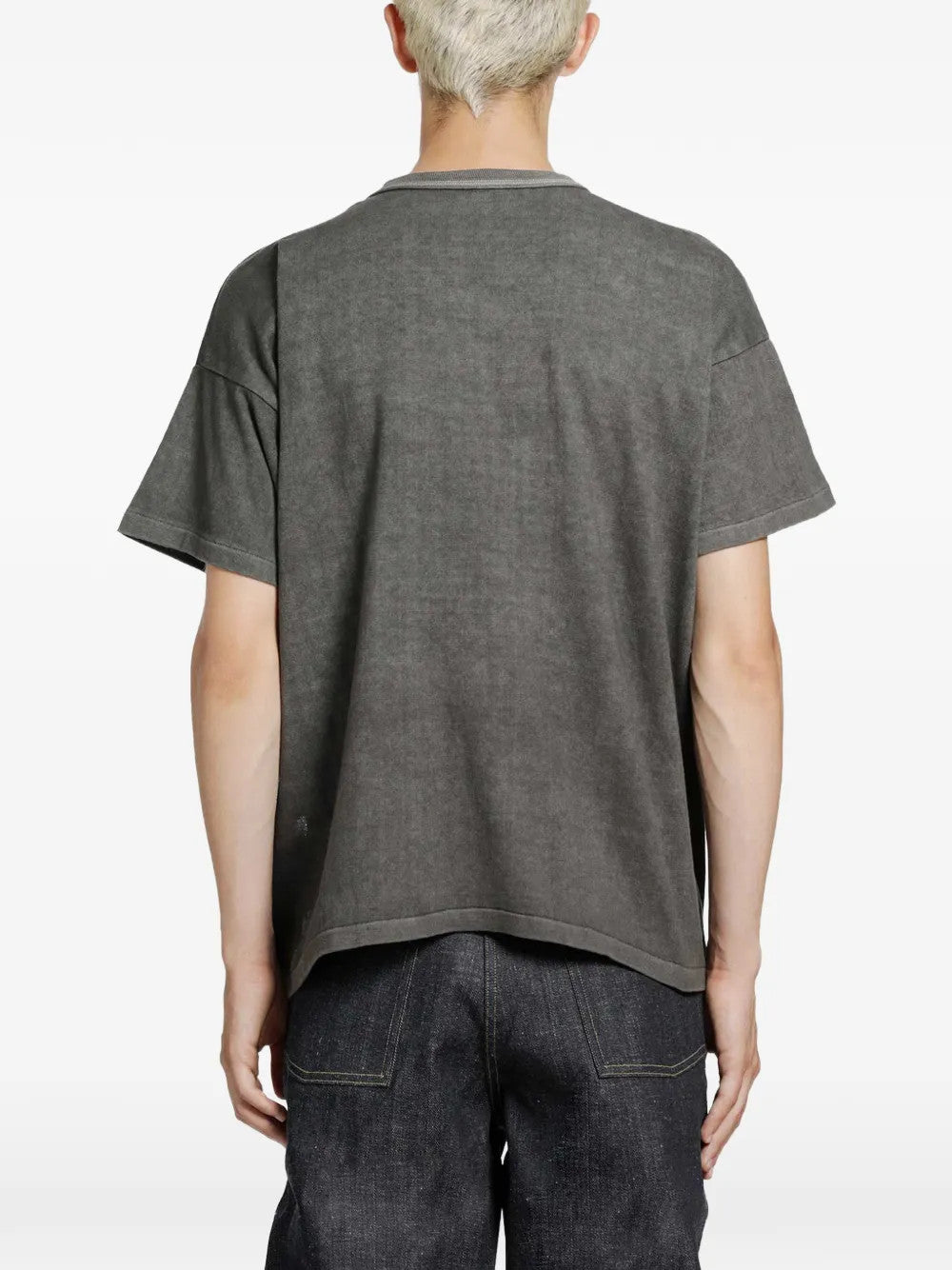 Grey t-shirt, full body view