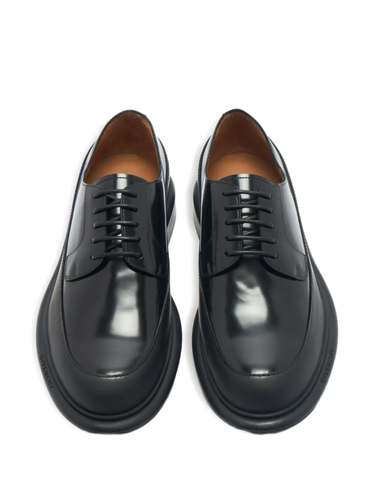 Black shoes, front view