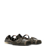 Black flat, side view