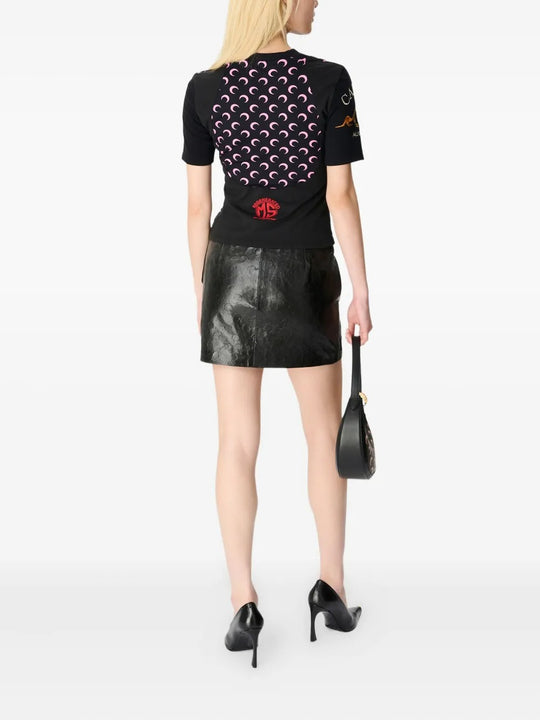 Black t-shirt, full body view