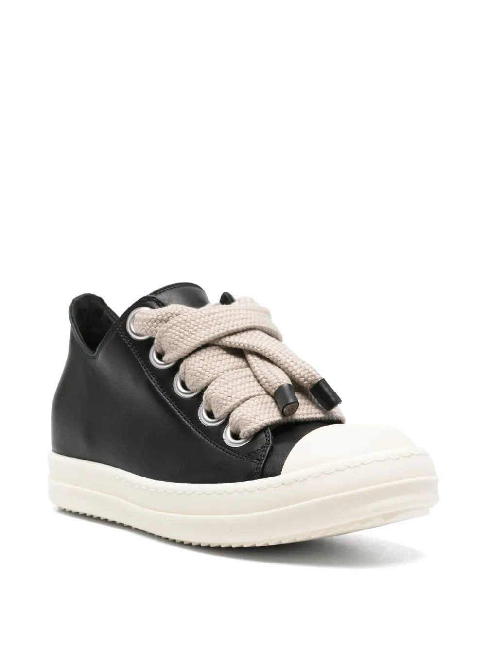 Black shoes, front view