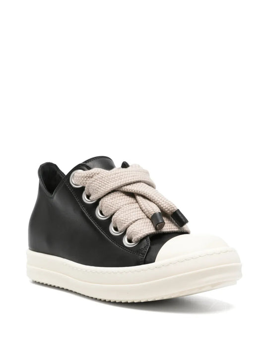 Black shoes, front view