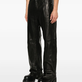 Black jeans worn by a person, showing the pants's fit