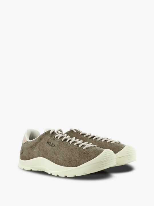 Brown shoes, front view