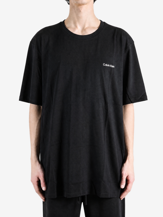 Black t-shirt, full body view