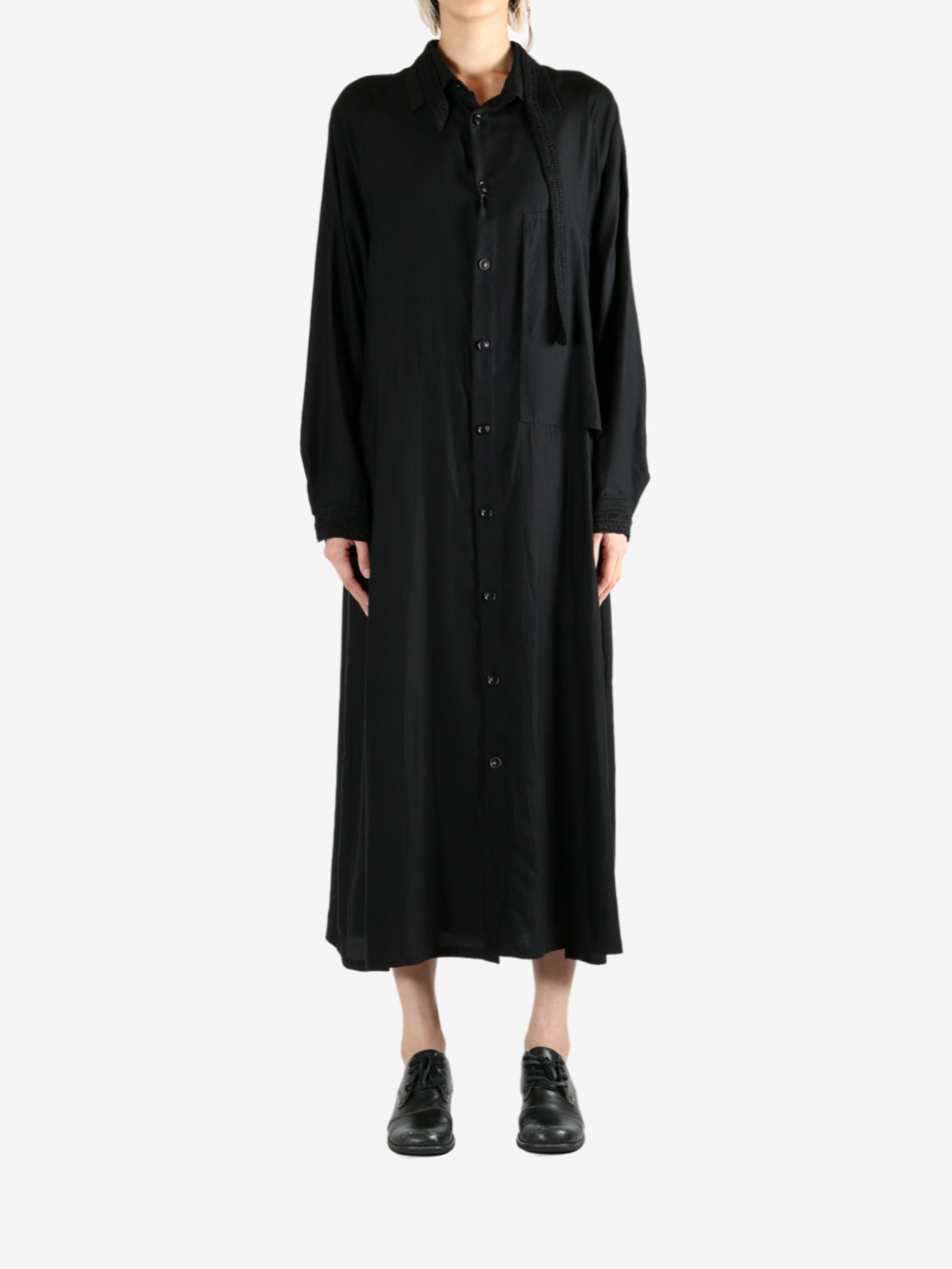 Black shirt, full body view