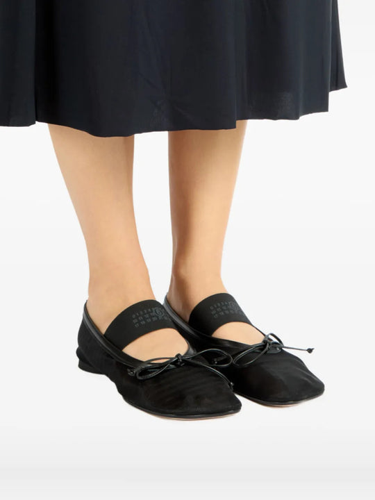 Black shoes, front view
