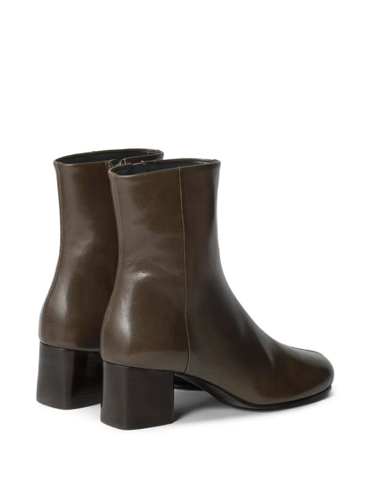 Brown boots, front view