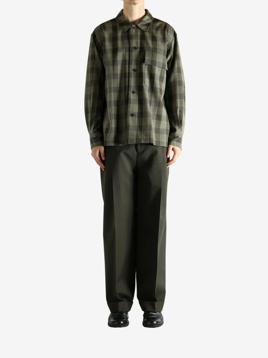 Black shirt, full body view