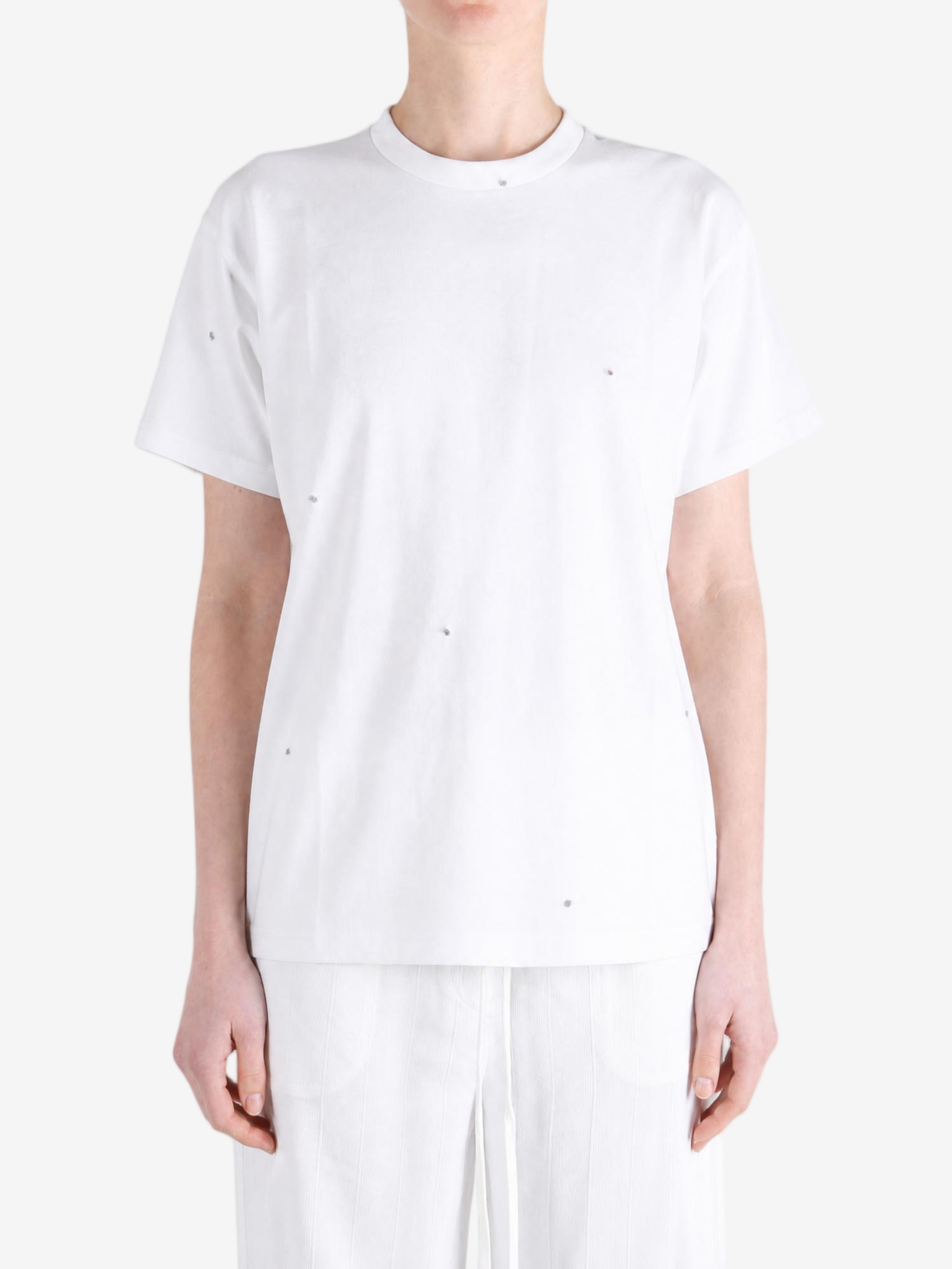 White t-shirt, full body view