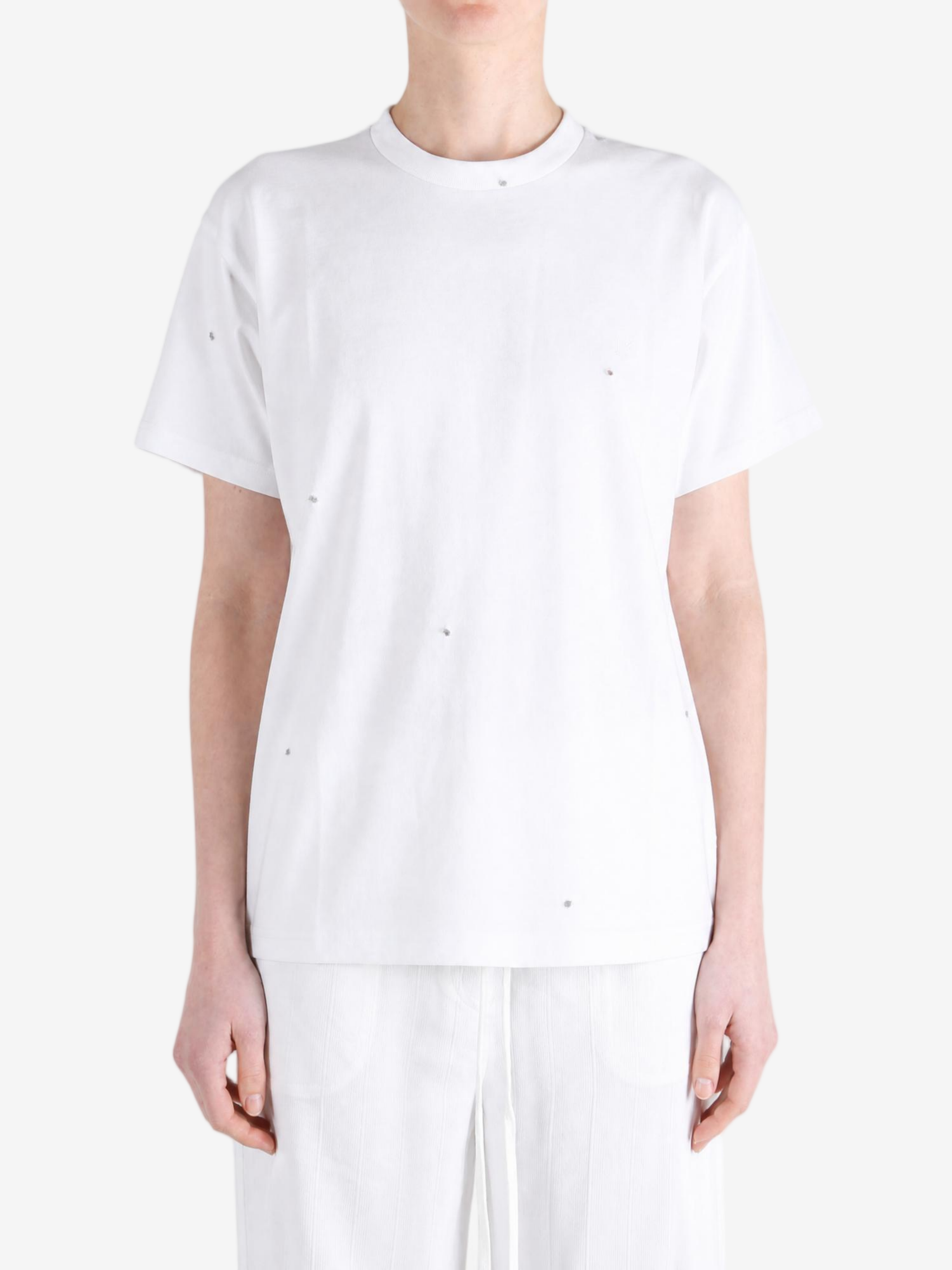 White t-shirt, full body view