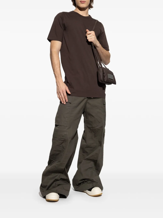 Brown t-shirt, full body view