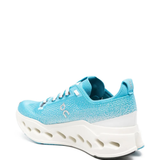 blue sneakers,back view