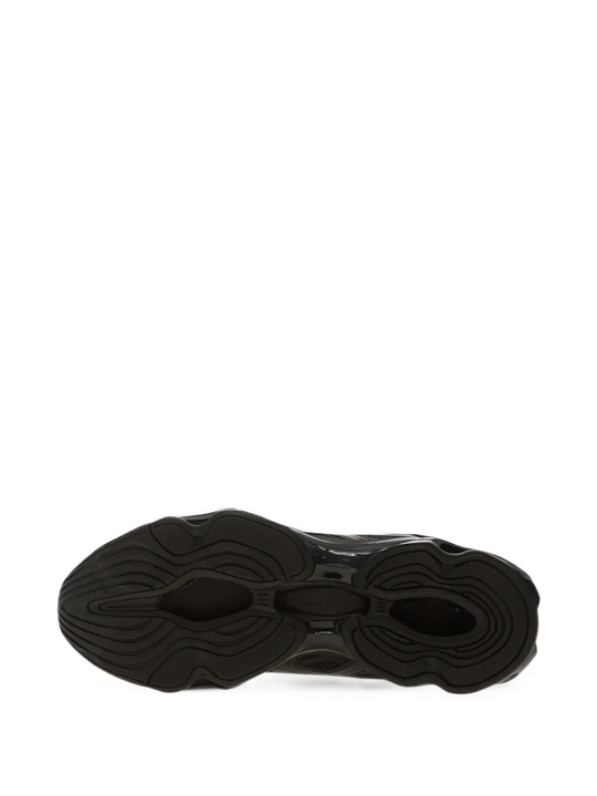 Black shoes, front view