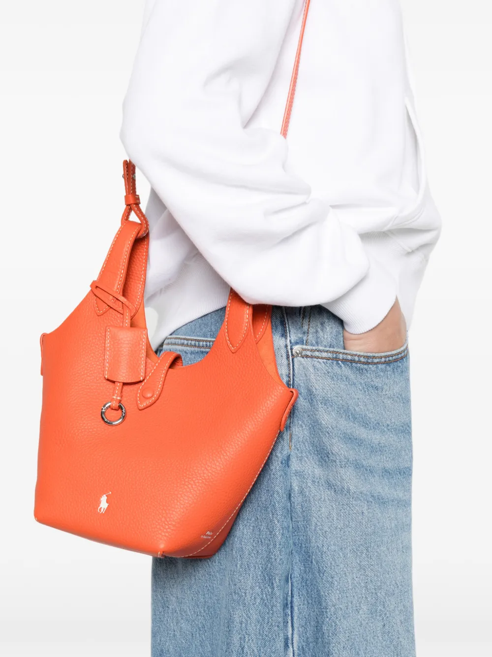 Orange bag worn by a person, showing the bag'fit