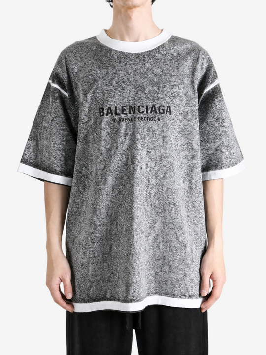 Grey t-shirt, full body view