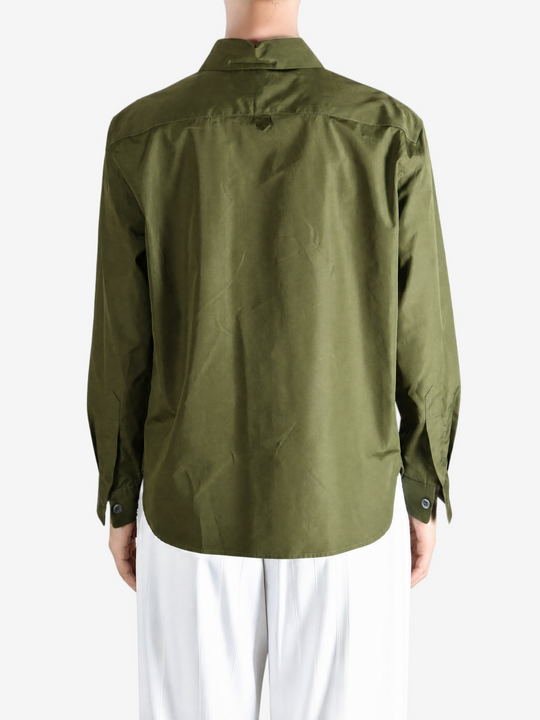 Green shirt, full body view