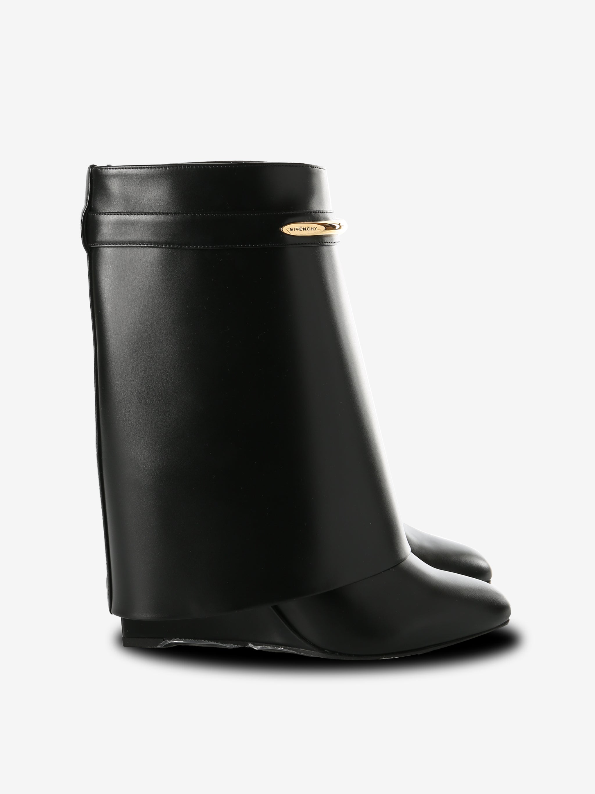 Black shoes,front view