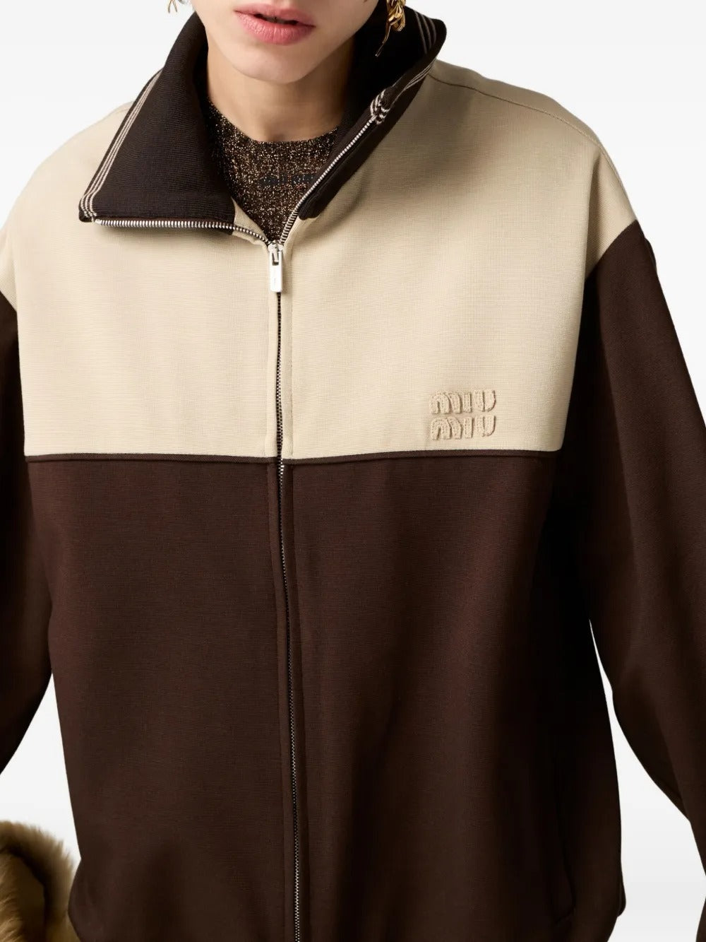 Brown sweatshirt worn by a person, showing the sweatshirt's fit