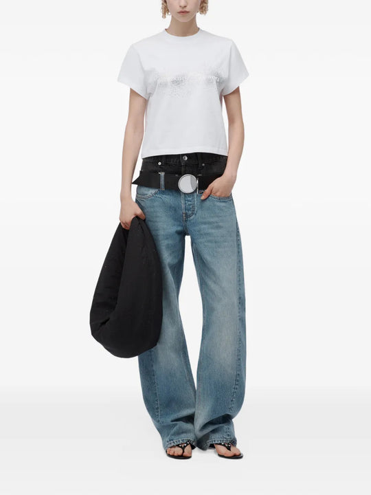 White t-shirt, full body view