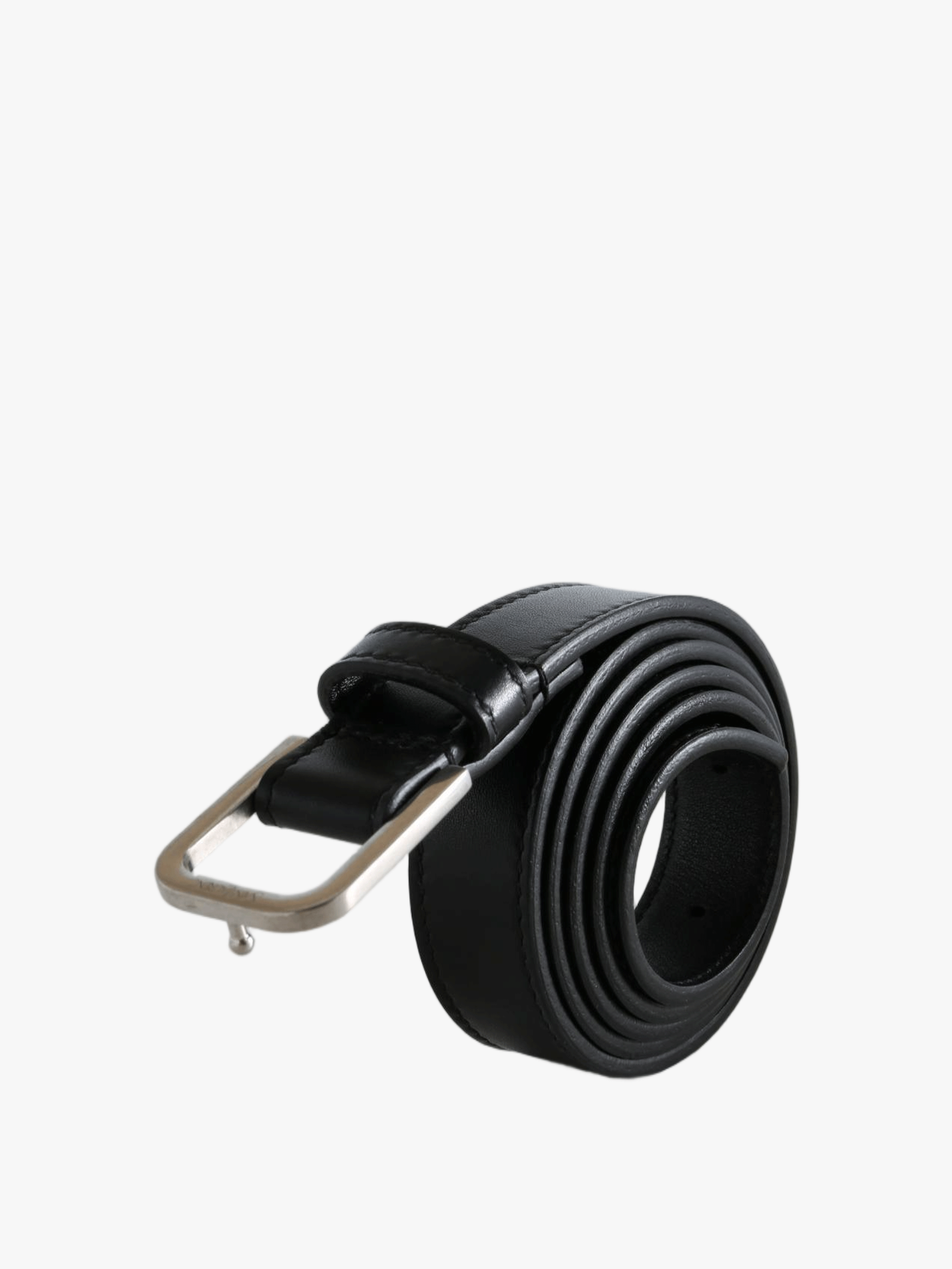 Black accessories, front view
