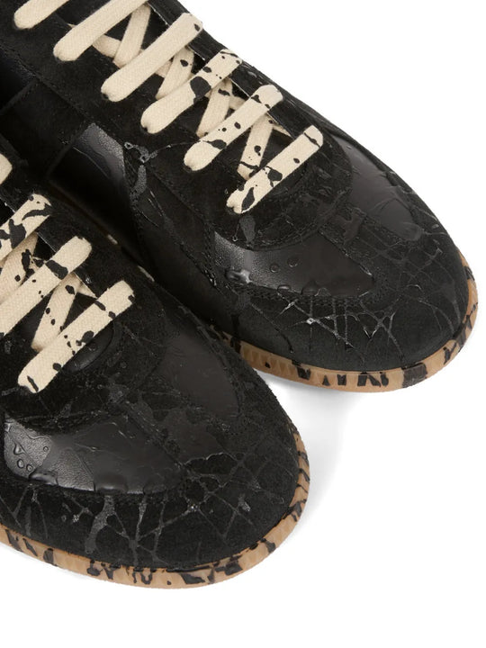 Black shoes, front view