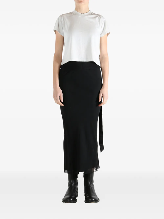 White t-shirt, full body view