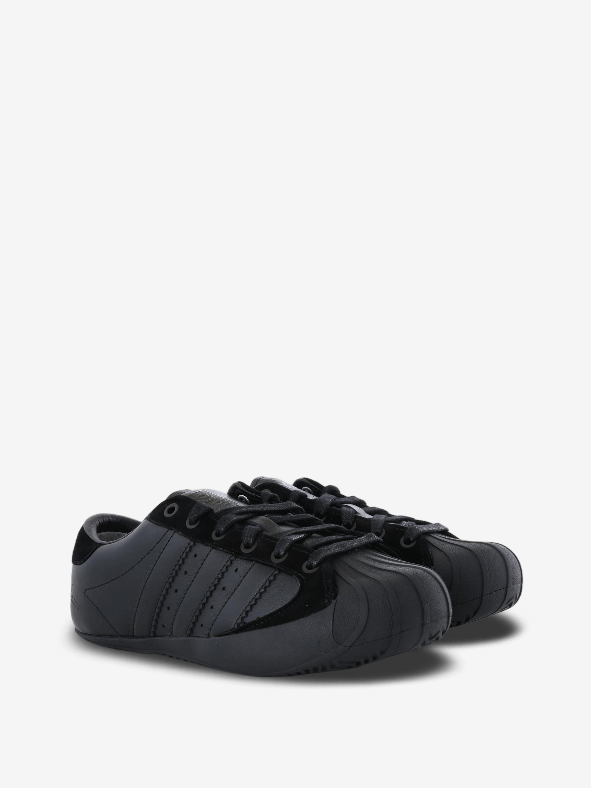 Black shoes, front view