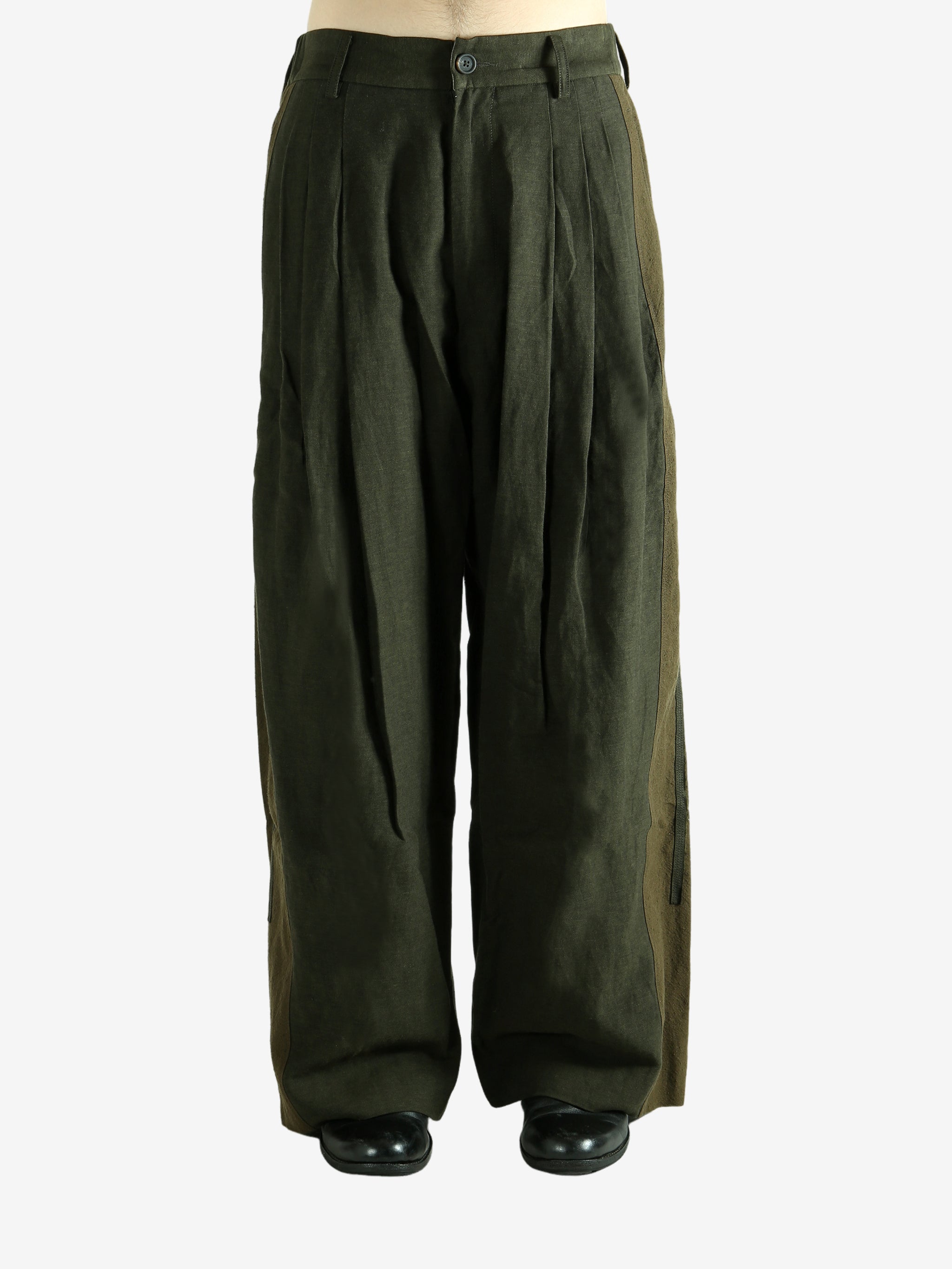 Green pants worn by a person, showing the pants'fit